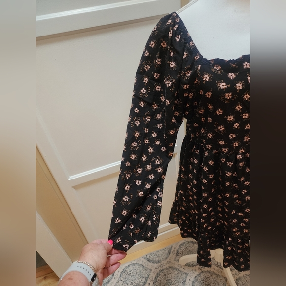 Celebrity Pink Floral Black Dress NWT - Picture 5 of 14